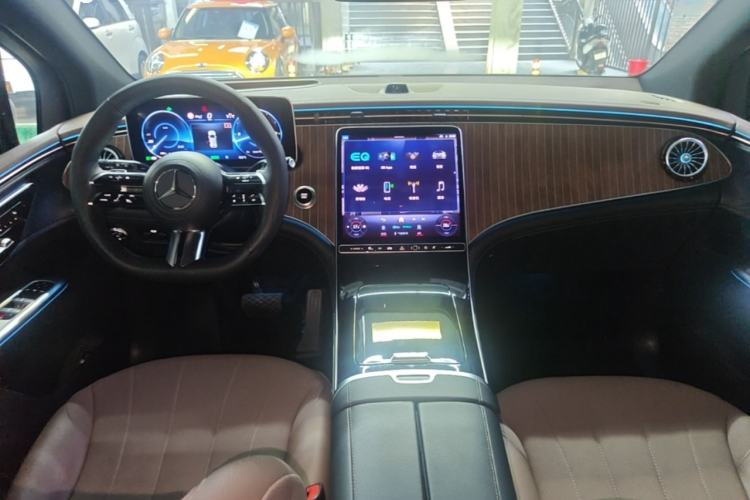 Used Mercedes-Benz EQE SUV 2023 350 4MATIC Luxury Edition Center Console