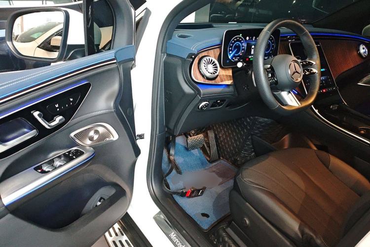 Used Mercedes-Benz EQE SUV 2023 350 4MATIC Luxury Edition Driver Seat