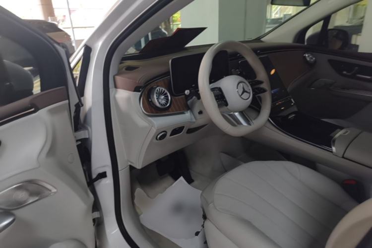 Used Mercedes-Benz EQE SUV 2023 350 4MATIC Luxury Edition Driver Seat