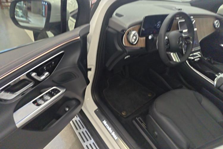 Used Mercedes-Benz EQE SUV 2023 350 4MATIC Pioneer Edition Driver Seat