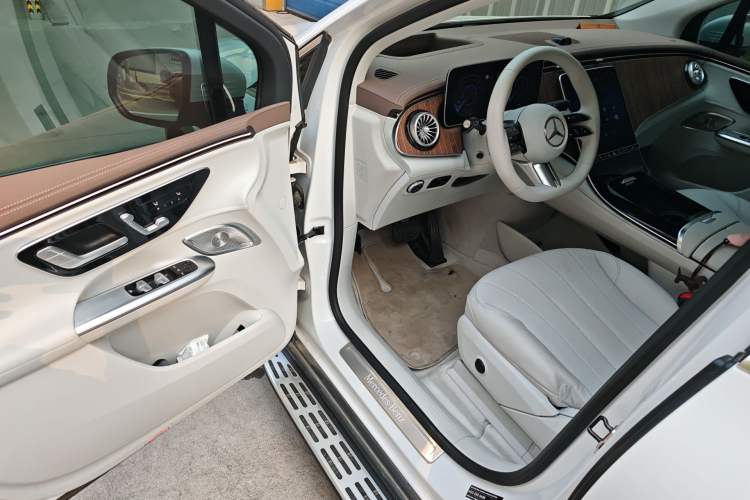 Used Mercedes-Benz EQE SUV 2023 350 4MATIC Luxury Edition Driver Seat