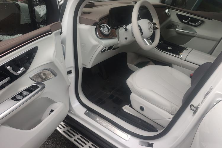 Used Mercedes-Benz EQE SUV 2023 350 4MATIC Luxury Edition Driver Seat