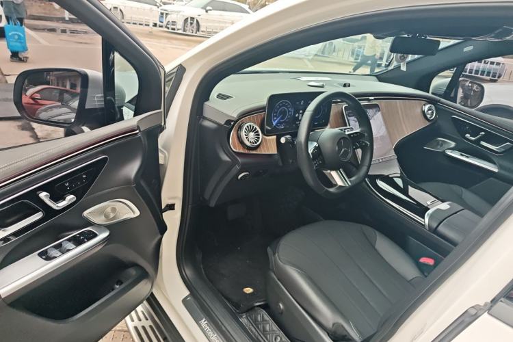 Used Mercedes-Benz EQE SUV 2023 350 4MATIC Pioneer Edition Driver Seat
