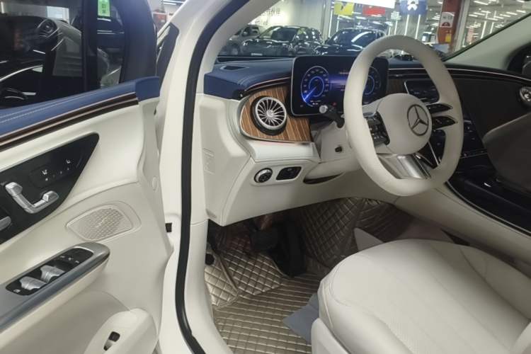 Used Mercedes-Benz EQE SUV 2023 350 4MATIC Luxury Edition Driver Seat