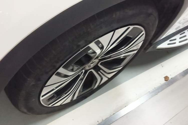 Used Mercedes-Benz EQE SUV 2023 350 4MATIC Luxury Edition Exterior 4