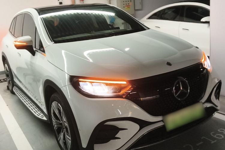 Used Mercedes-Benz EQE SUV 2023 350 4MATIC Luxury Edition Front Right 45 Deg