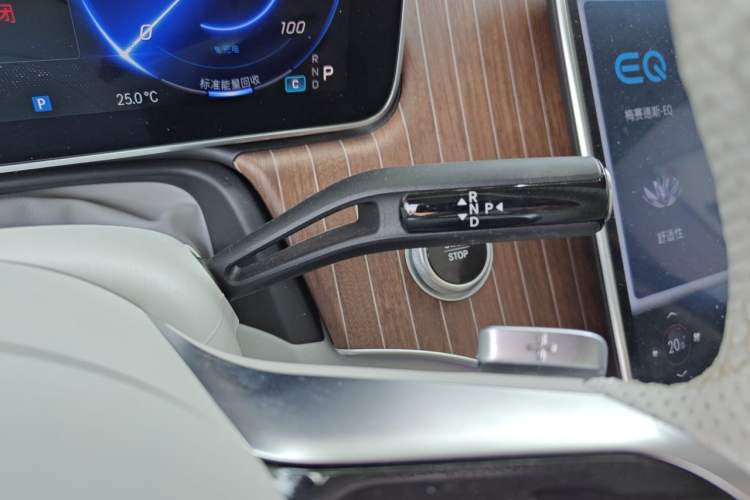 Used Mercedes-Benz EQE SUV 2023 350 4MATIC Luxury Edition Gear Lever