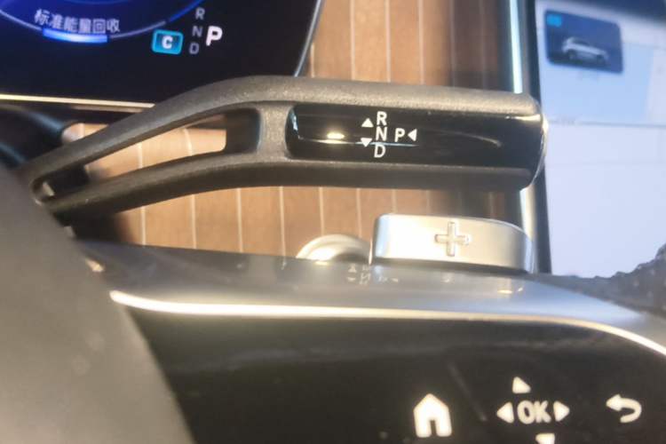 Used Mercedes-Benz EQE SUV 2023 350 4MATIC Pioneer Edition Gear Lever