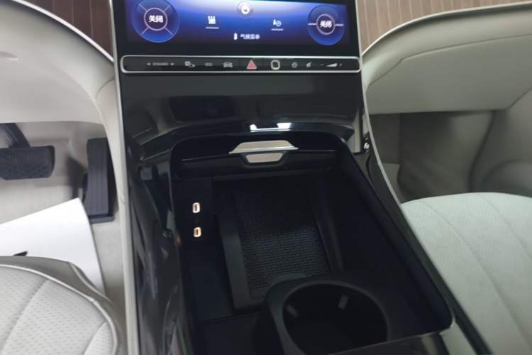 Used Mercedes-Benz EQE SUV 2023 350 4MATIC Luxury Edition Gear Lever