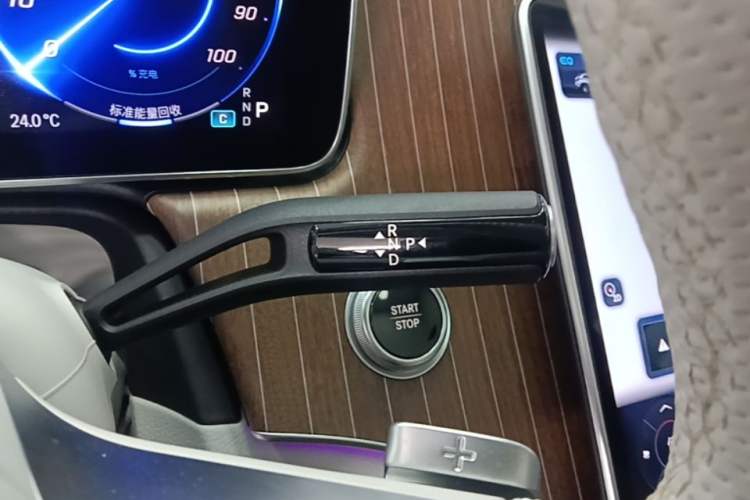 Used Mercedes-Benz EQE SUV 2023 350 4MATIC Luxury Edition Gear Lever