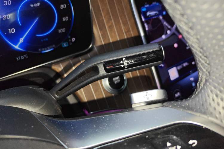 Used Mercedes-Benz EQE SUV 2023 350 4MATIC Pioneer Edition Gear Lever