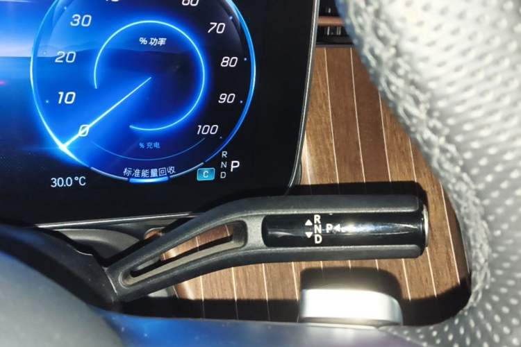 Used Mercedes-Benz EQE SUV 2023 350 4MATIC Luxury Edition Gear Lever