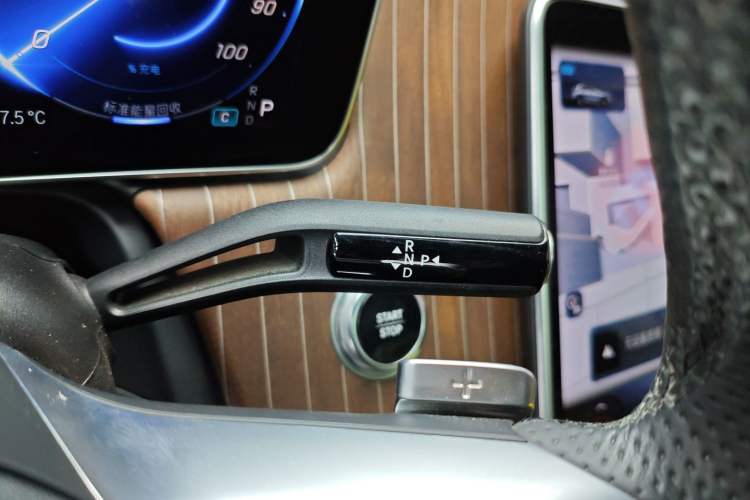 Used Mercedes-Benz EQE SUV 2023 350 4MATIC Luxury Edition Gear Lever
