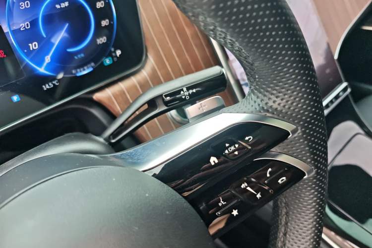 Used Mercedes-Benz EQE SUV 2023 350 4MATIC Pioneer Edition Gear Lever