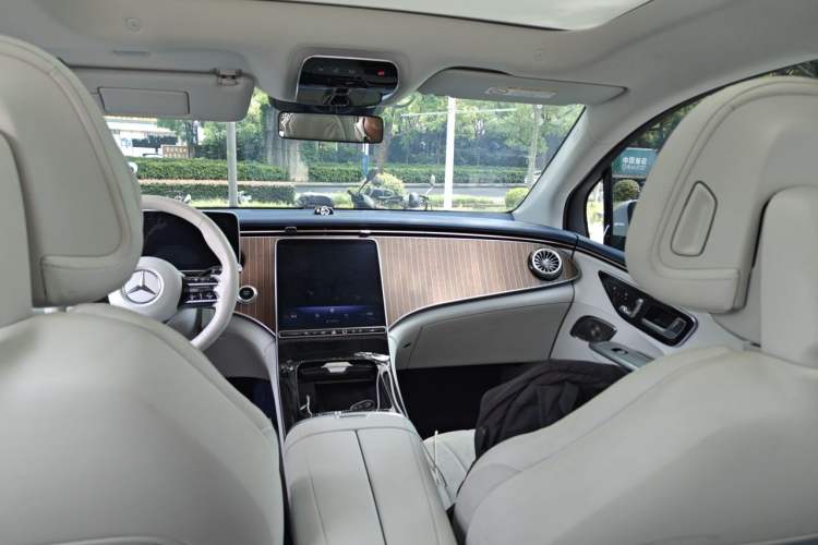 Used Mercedes-Benz EQE SUV 2023 350 4MATIC Luxury Edition Headliner