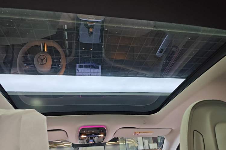 Used Mercedes-Benz EQE SUV 2023 350 4MATIC Luxury Edition Headliner