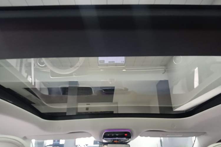 Used Mercedes-Benz EQE SUV 2023 350 4MATIC Luxury Edition Headliner