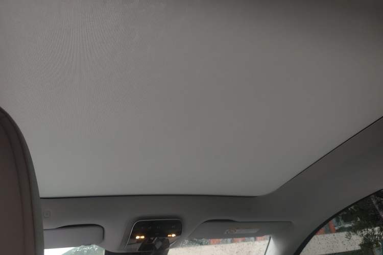 Used Mercedes-Benz EQE SUV 2023 350 4MATIC Luxury Edition Headliner