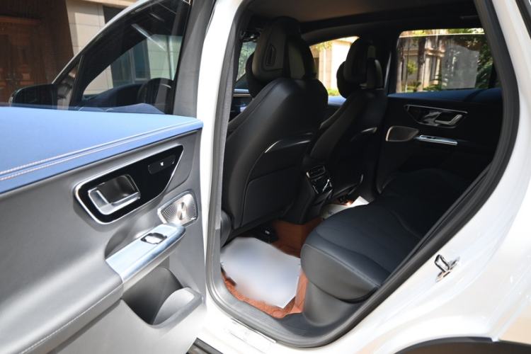 Used Mercedes-Benz EQE SUV 2023 500 4MATIC Interior 1