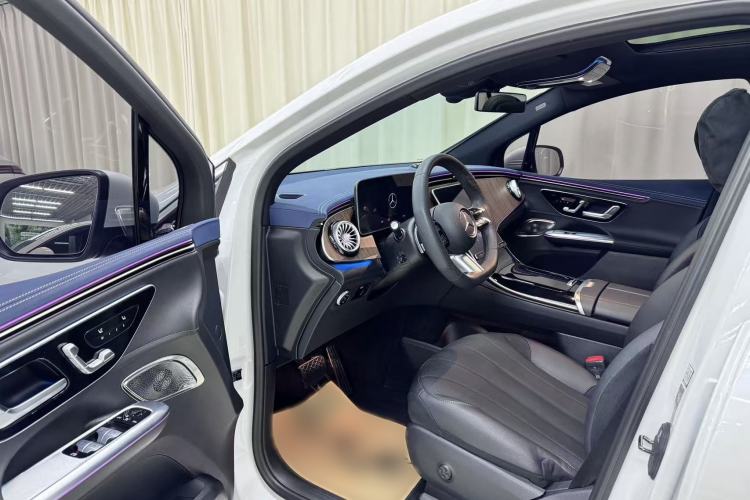 Used Mercedes-Benz EQE SUV 2023 350 4MATIC Pioneer Edition Interior 1