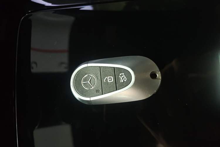 Used Mercedes-Benz EQE SUV 2023 350 4MATIC Luxury Edition Interior 1