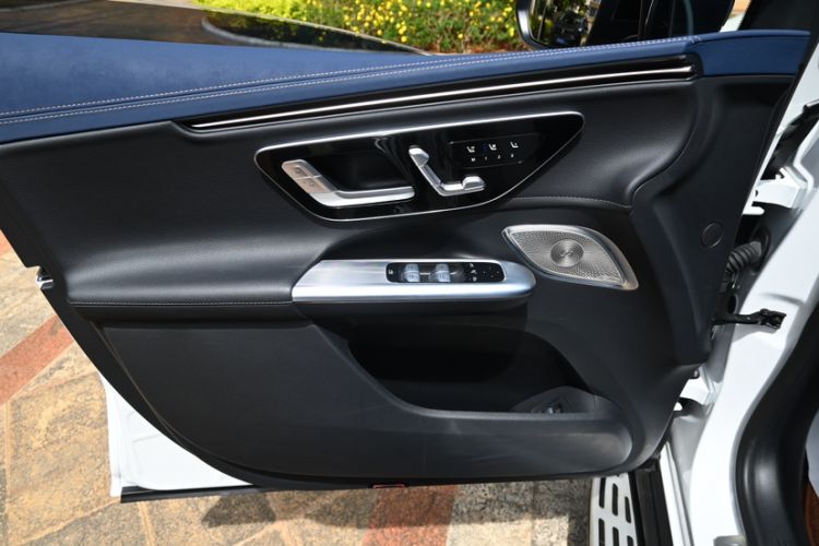 Used Mercedes-Benz EQE SUV 2023 500 4MATIC Interior 10