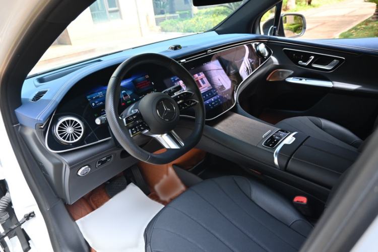 Used Mercedes-Benz EQE SUV 2023 500 4MATIC Interior 12