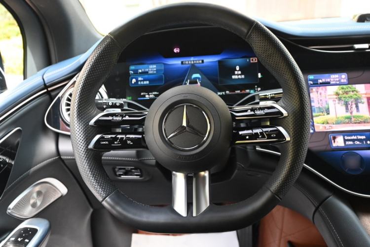 Used Mercedes-Benz EQE SUV 2023 500 4MATIC Interior 2