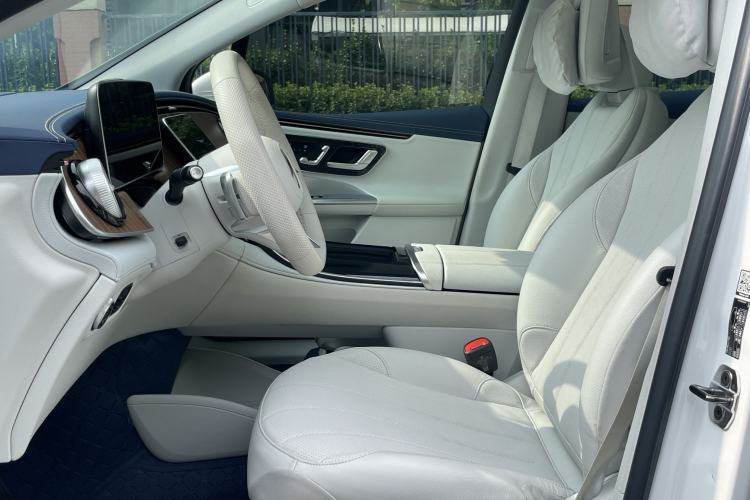 Used Mercedes-Benz EQE SUV 2023 350 4MATIC Luxury Edition Interior 2