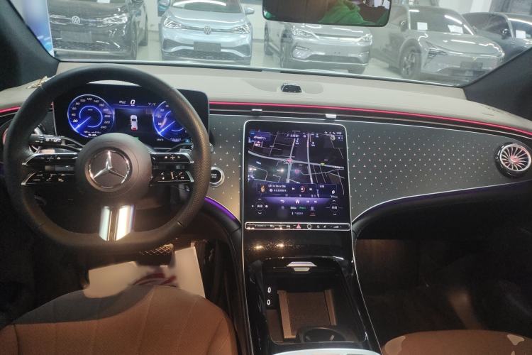 Used Mercedes-Benz EQE SUV 2023 350 4MATIC Pioneer Edition Interior 2