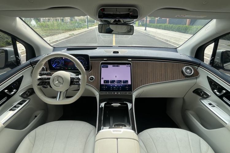 Used Mercedes-Benz EQE SUV 2023 350 4MATIC Luxury Edition Interior 2