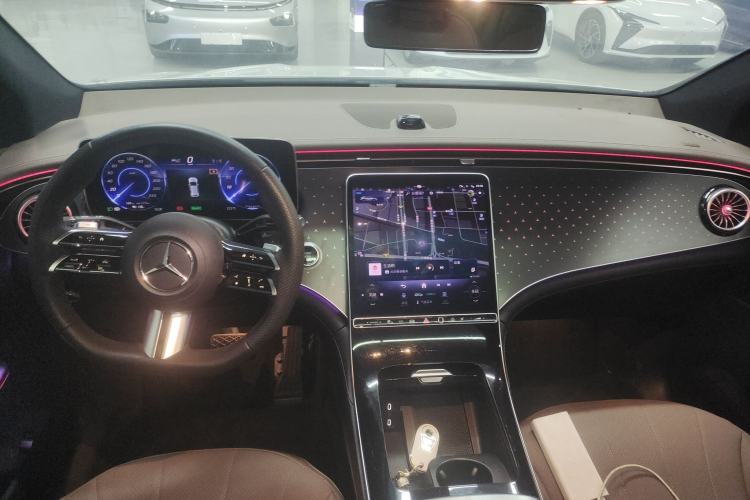 Used Mercedes-Benz EQE SUV 2023 350 4MATIC Pioneer Edition Interior 2
