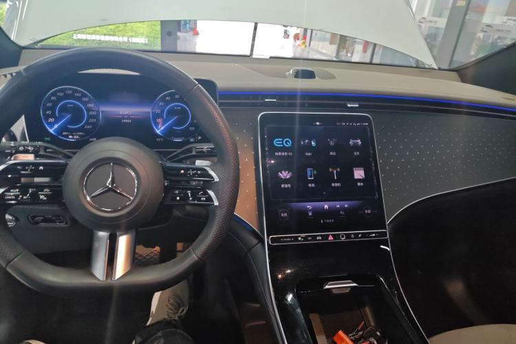 Used Mercedes-Benz EQE SUV 2023 350 4MATIC Pioneer Edition Interior 2