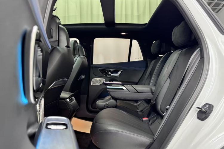 Used Mercedes-Benz EQE SUV 2023 350 4MATIC Pioneer Edition Interior 2