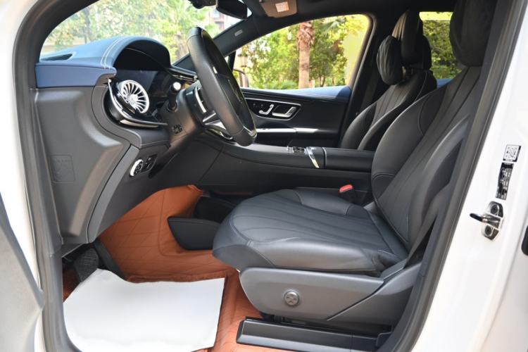 Used Mercedes-Benz EQE SUV 2023 500 4MATIC Interior 3