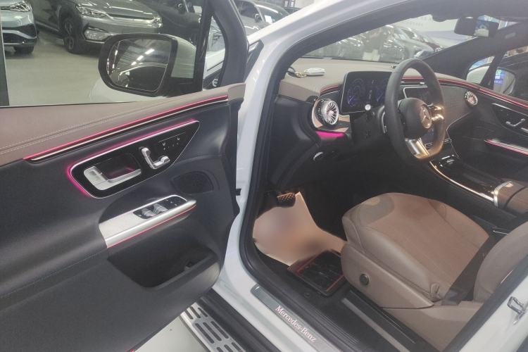 Used Mercedes-Benz EQE SUV 2023 350 4MATIC Pioneer Edition Interior 3