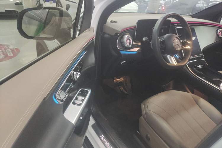 Used Mercedes-Benz EQE SUV 2023 350 4MATIC Pioneer Edition Interior 3