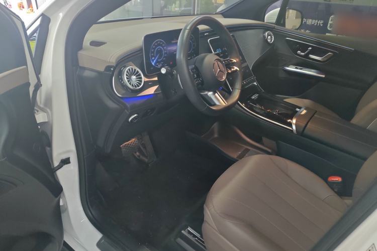 Used Mercedes-Benz EQE SUV 2023 350 4MATIC Pioneer Edition Interior 3