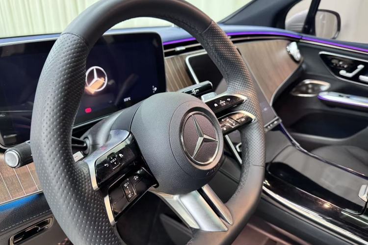 Used Mercedes-Benz EQE SUV 2023 350 4MATIC Pioneer Edition Interior 3