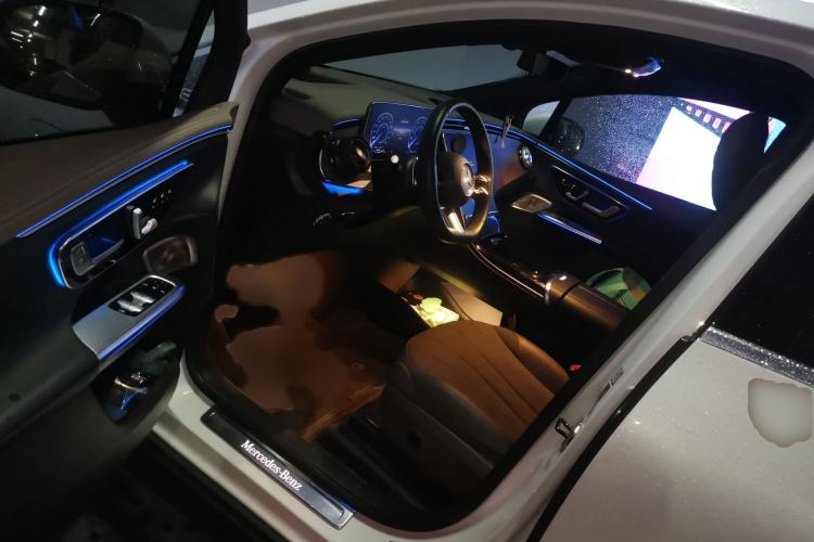 Used Mercedes-Benz EQE SUV 2023 350 4MATIC Luxury Edition Interior 3