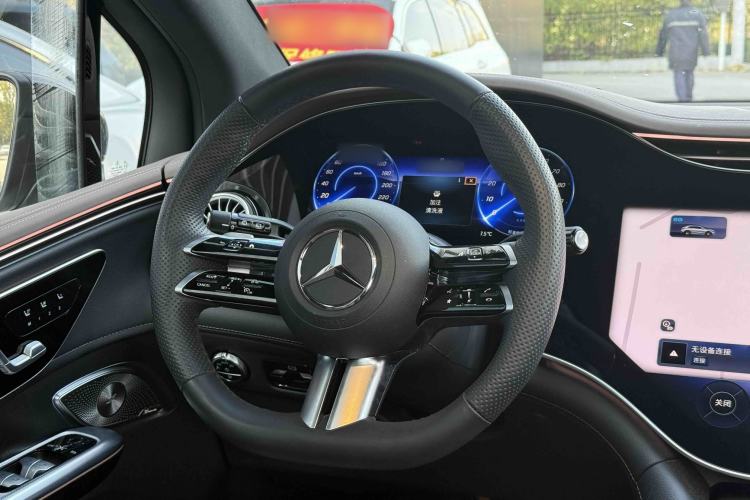 Used Mercedes-Benz EQE SUV 2023 500 4MATIC Interior 4