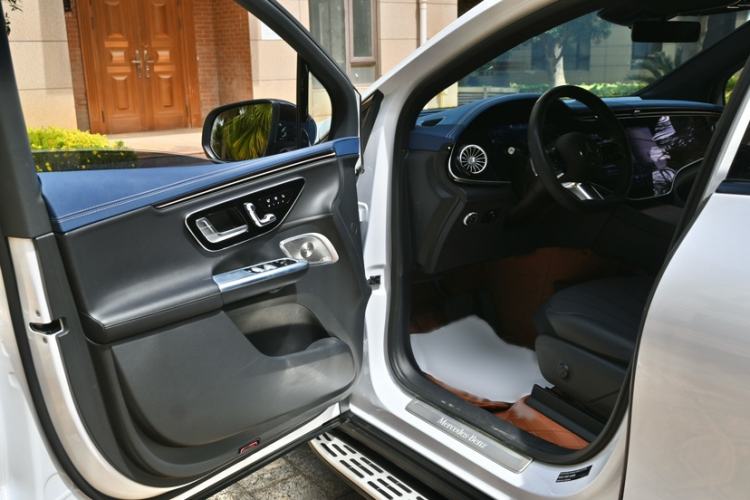 Used Mercedes-Benz EQE SUV 2023 500 4MATIC Interior 5