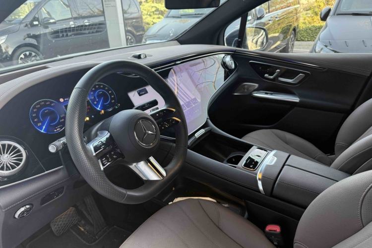 Used Mercedes-Benz EQE SUV 2023 500 4MATIC Interior 7