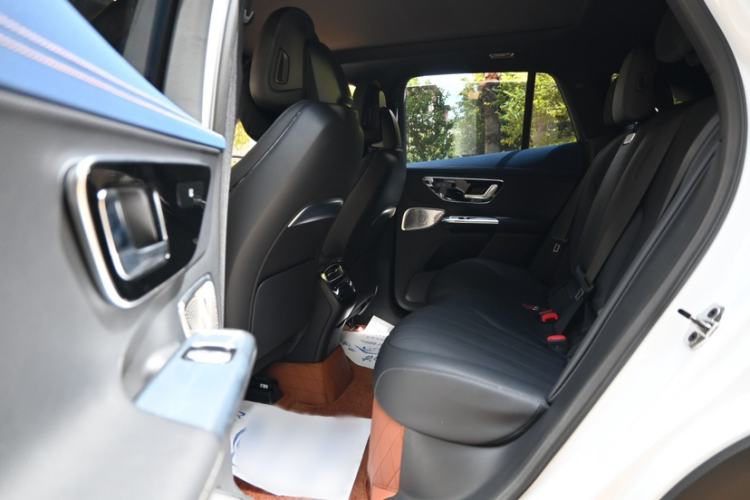 Used Mercedes-Benz EQE SUV 2023 500 4MATIC Interior 9