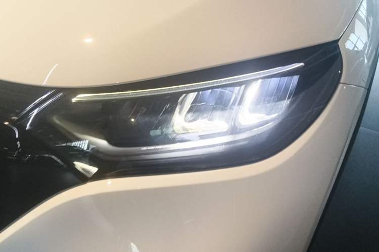 Used Mercedes-Benz EQE SUV 2023 350 4MATIC Pioneer Edition Left Front Headlight