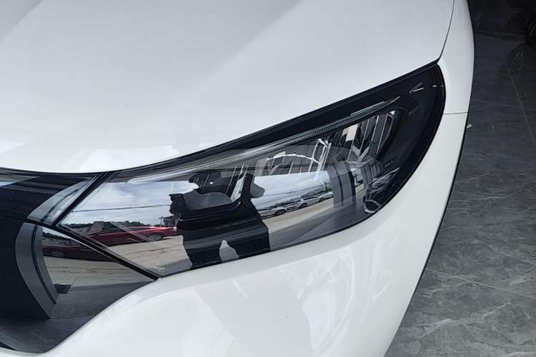 Used Mercedes-Benz EQE SUV 2023 350 4MATIC Pioneer Edition Left Front Headlight