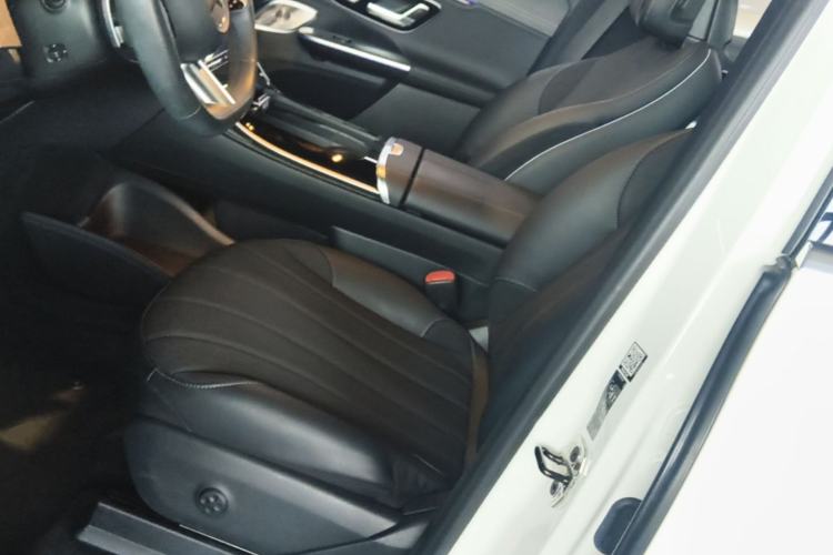Used Mercedes-Benz EQE SUV 2023 350 4MATIC Pioneer Edition Left Front Seat