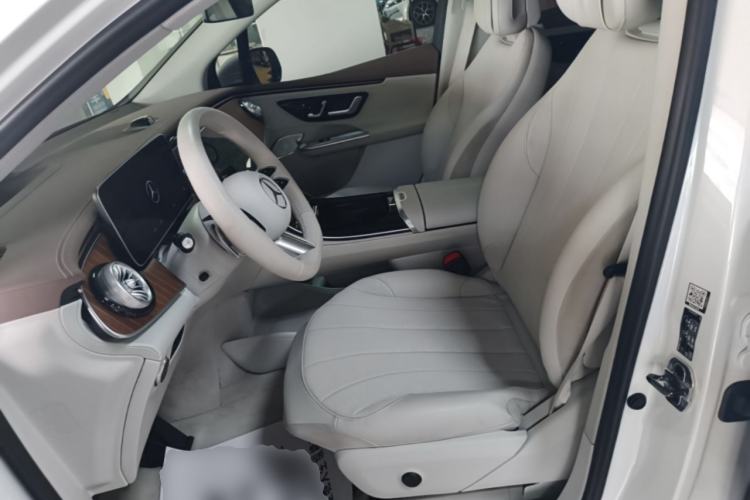 Used Mercedes-Benz EQE SUV 2023 350 4MATIC Luxury Edition Left Front Seat
