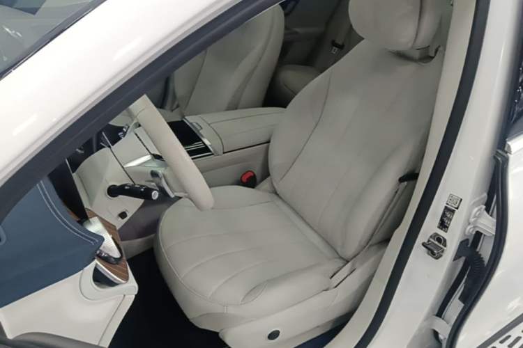 Used Mercedes-Benz EQE SUV 2023 350 4MATIC Luxury Edition Left Front Seat