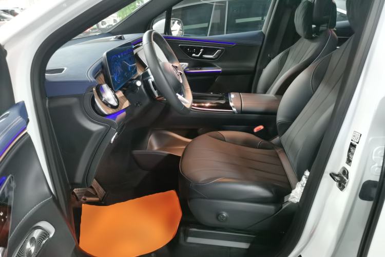 Used Mercedes-Benz EQE SUV 2023 350 4MATIC Pioneer Edition Left Front Seat